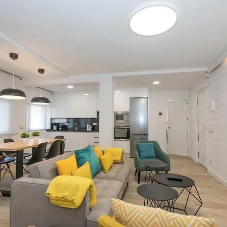 Benazken Diecisiete Apartment *